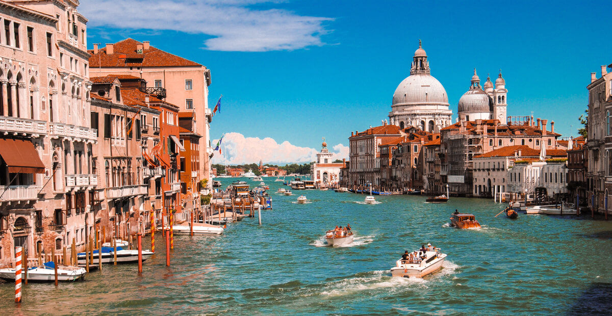 A view of the boats on the shore of Italy and the Grand Canal